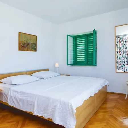 Four Bedroom Holiday In Сутиван