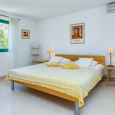 Four Bedroom Holiday In * Sutivan