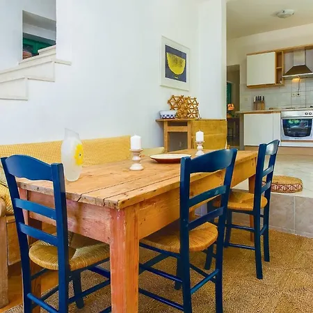 Four Bedroom Holiday In Sutivan