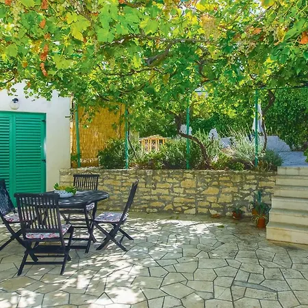 Four Bedroom Holiday In Sutivan