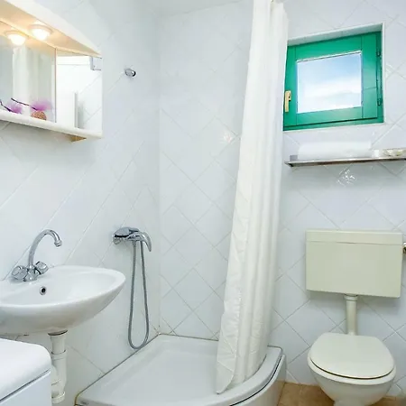 Four Bedroom Holiday In Sutivan